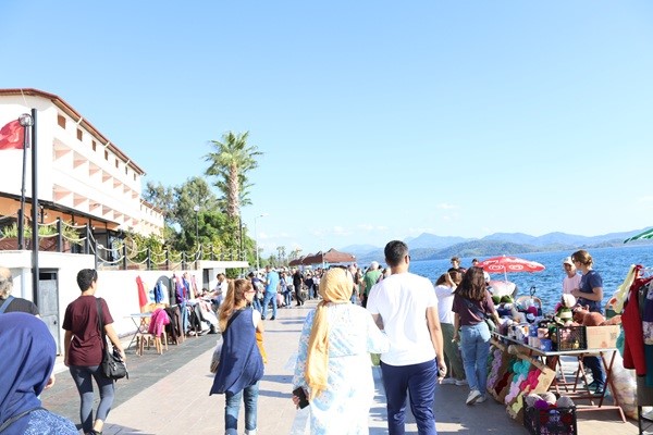 Köyceğiz ikinci el pazarında yoğunluk yaşandı