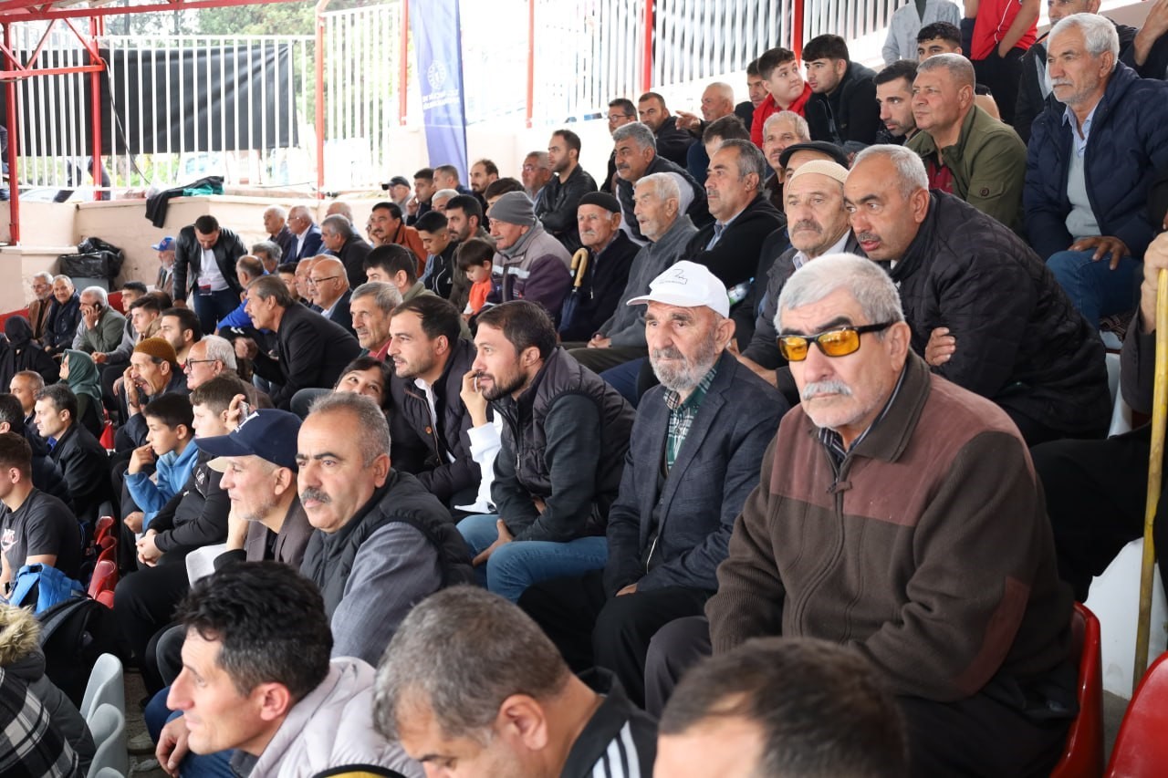 Altın kemer ve madalyalar T&uuml;rk pehlivanların
