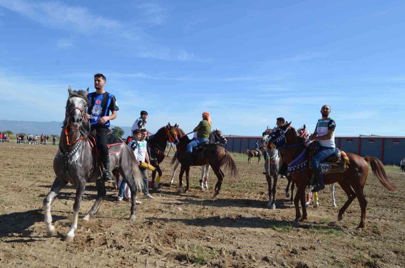 Selendililer Aşağı&ccedil;obanisa&rsquo;da Keşkek ve Cirit Şenliğinde buluştu
