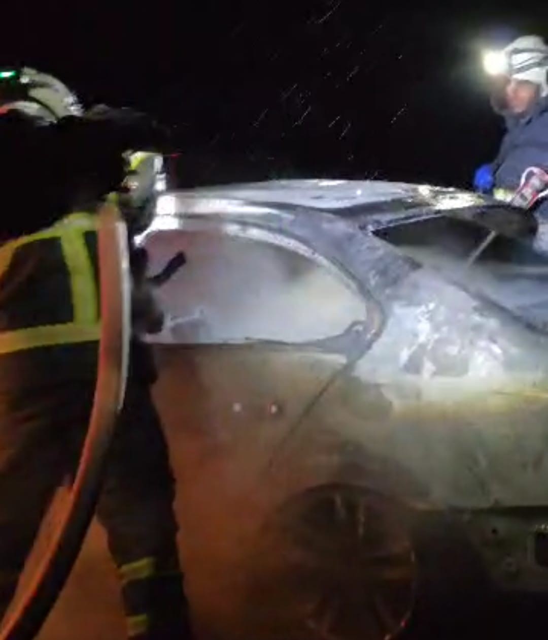 Batman&rsquo;da seyir halindeki otomobil alev aldı
