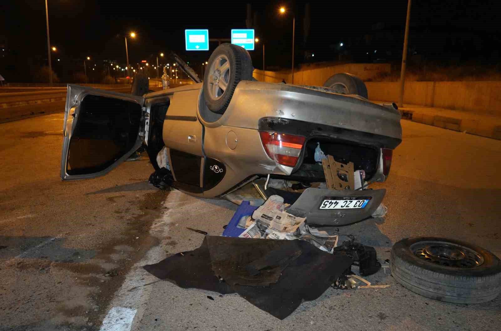 Takla atan otomobil hurdaya d&ouml;nd&uuml;: 2 yaralı
