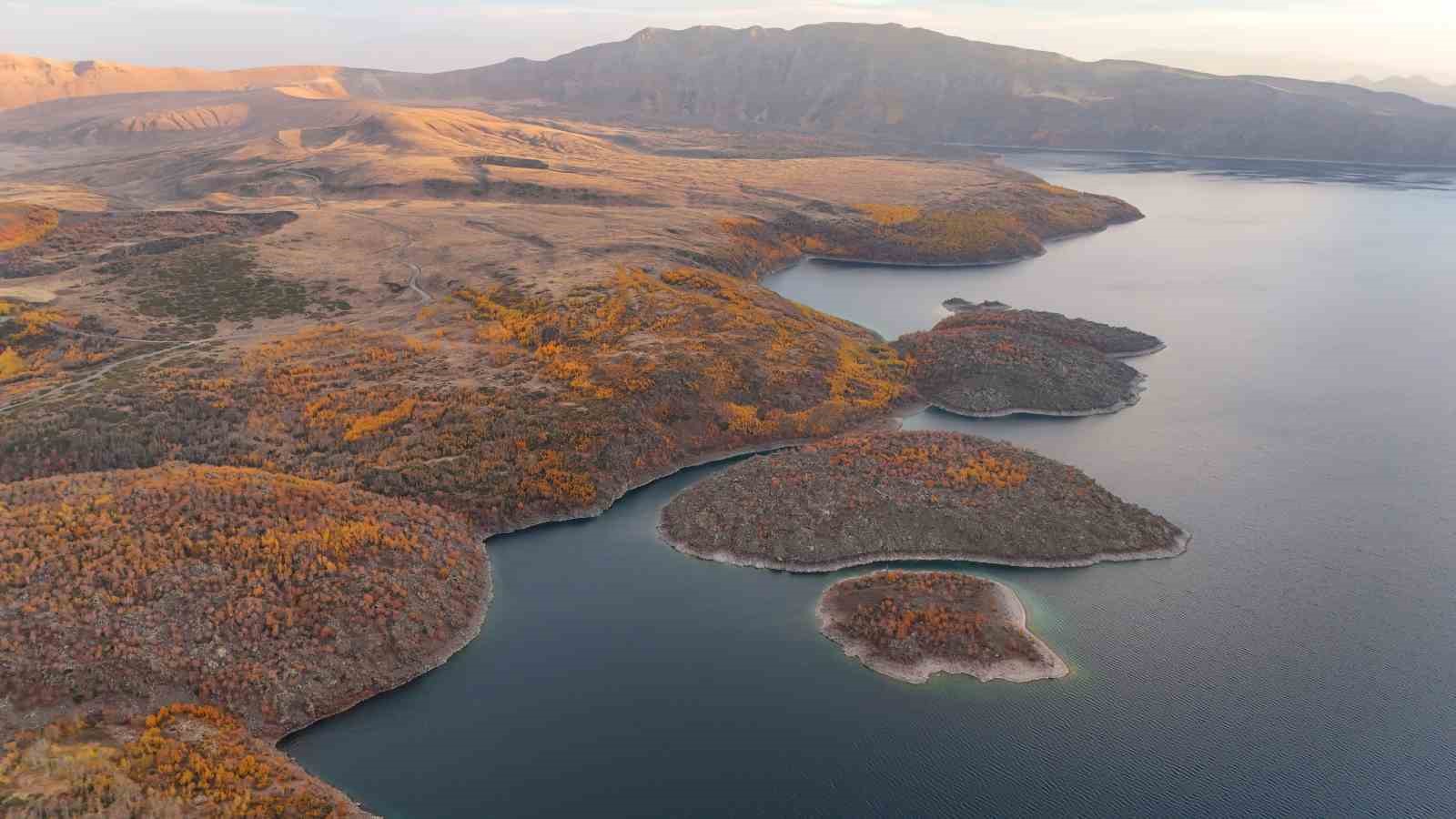 Nemrut Kalderası’ndaki sonbahar güzelliği mest etti