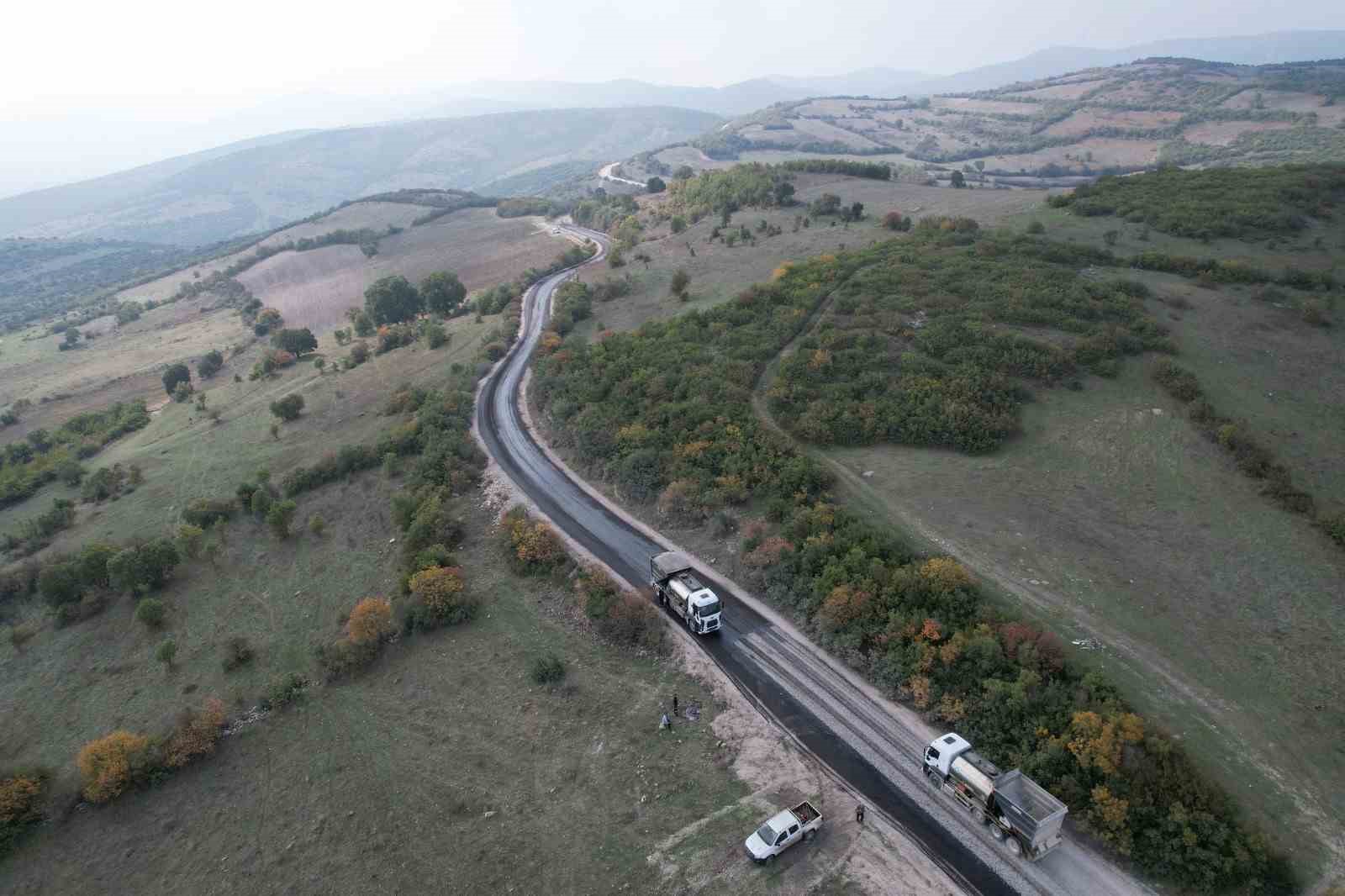 B&uuml;y&uuml;kşehir Belediyesi&rsquo;nden Sındırgı&rsquo;da yoğun asfalt mesaisi
