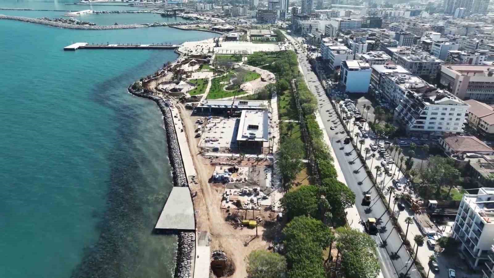 Depremde zarar g&ouml;ren İskenderun sahili yeniden hayat buluyor
