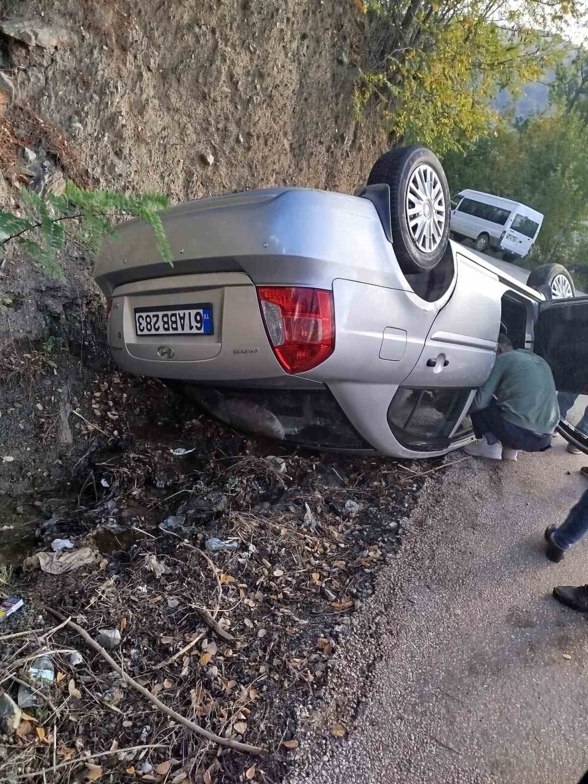 Osmaniye’de otomobil şarampole devrildi: 1’i çocuk 6 yaralı