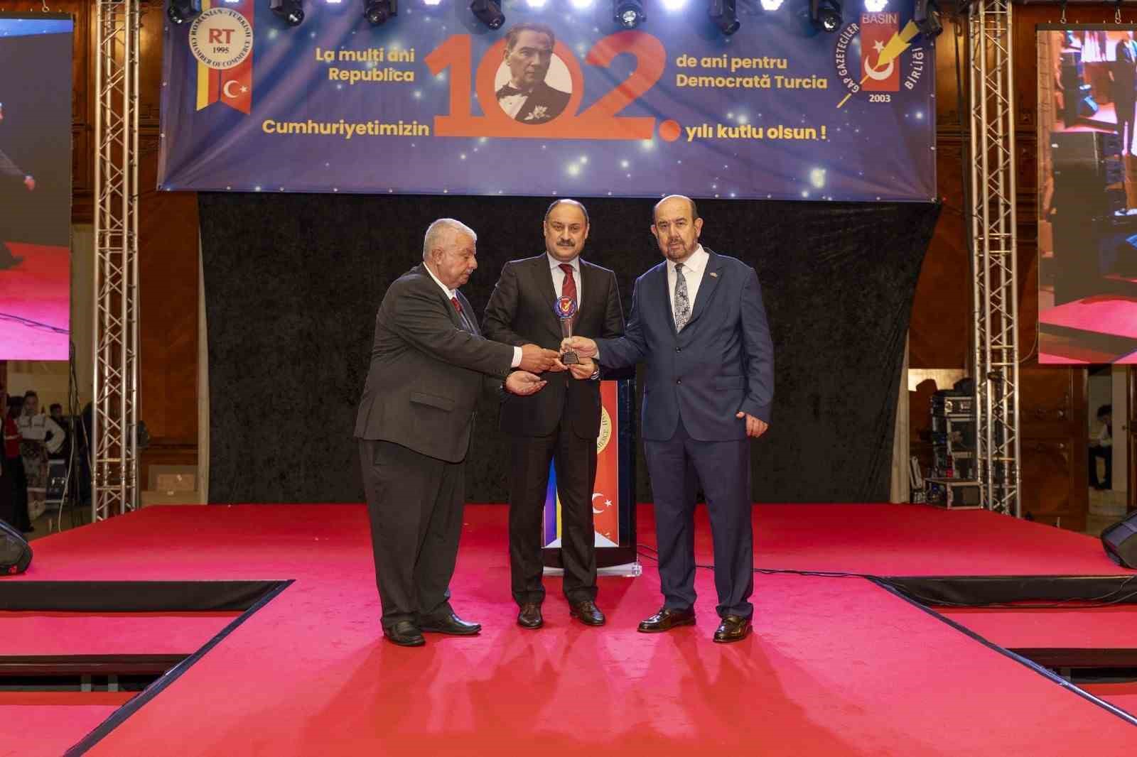 Gülpınar’a  "Yılın en başarılı belediye başkanı" ödülü