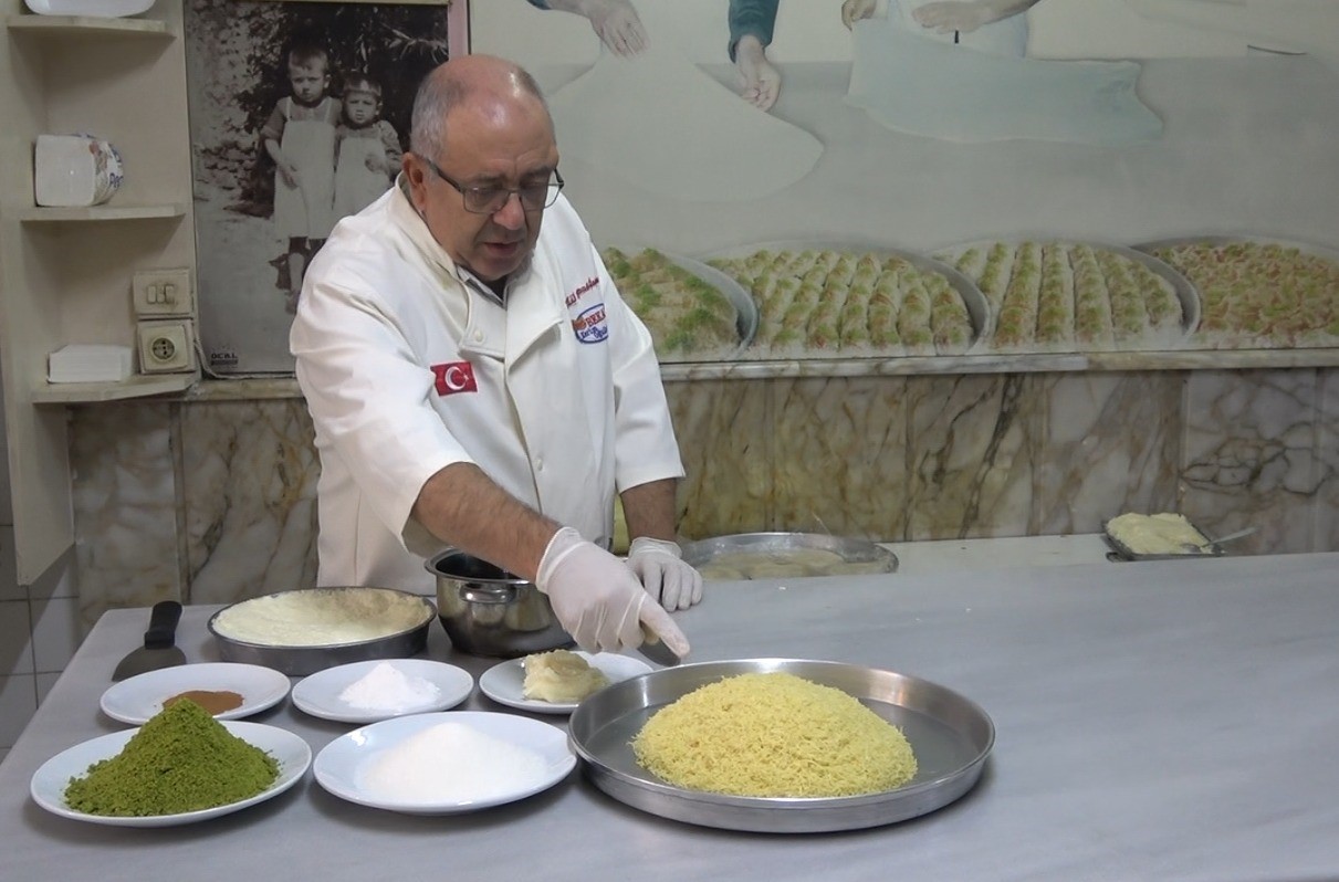 Kilis’in tescilli tatlısı Cennet Çamuru hafifliği ve lezzetiyle ilgi görüyor