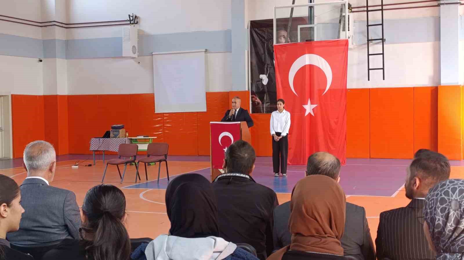 Muradiye&rsquo;de imam hatip okullarının 74. kuruluş yıl d&ouml;n&uuml;m&uuml; kutlandı
