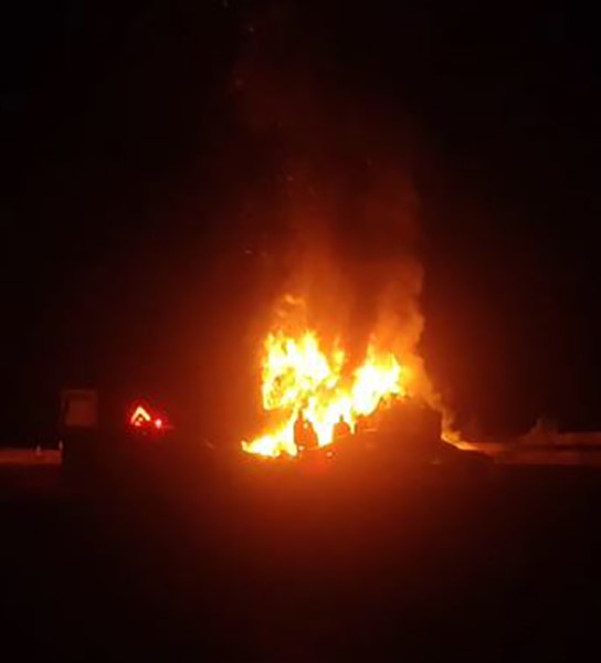 Saman y&uuml;kl&uuml; tır alev topuna d&ouml;nd&uuml;
