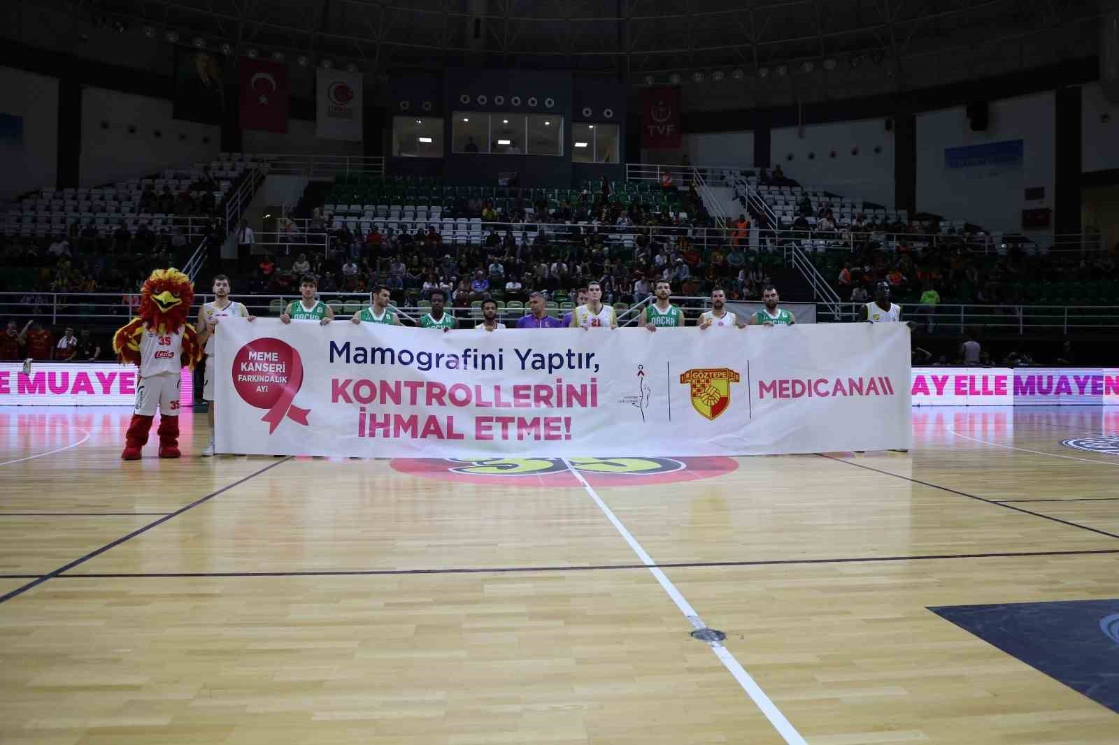 Pembe farkındalık parkeye taşındı
