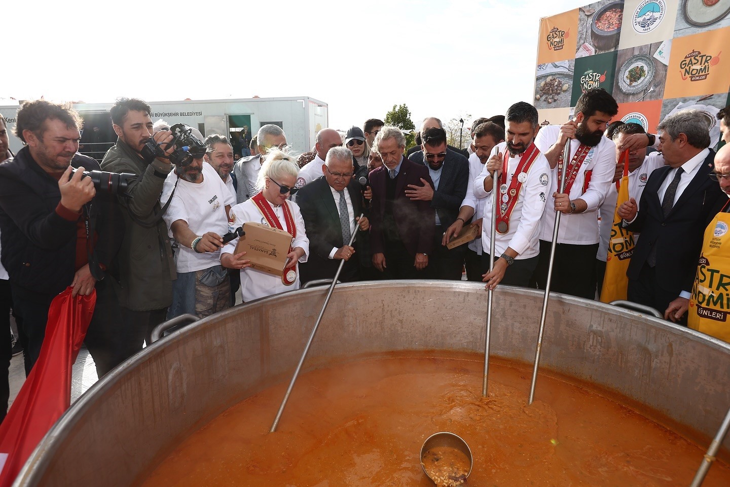 Başkan B&uuml;y&uuml;kkılı&ccedil;&rsquo;tan Kayserililere teşekk&uuml;r: "Birlikte daha g&uuml;zeliz"

