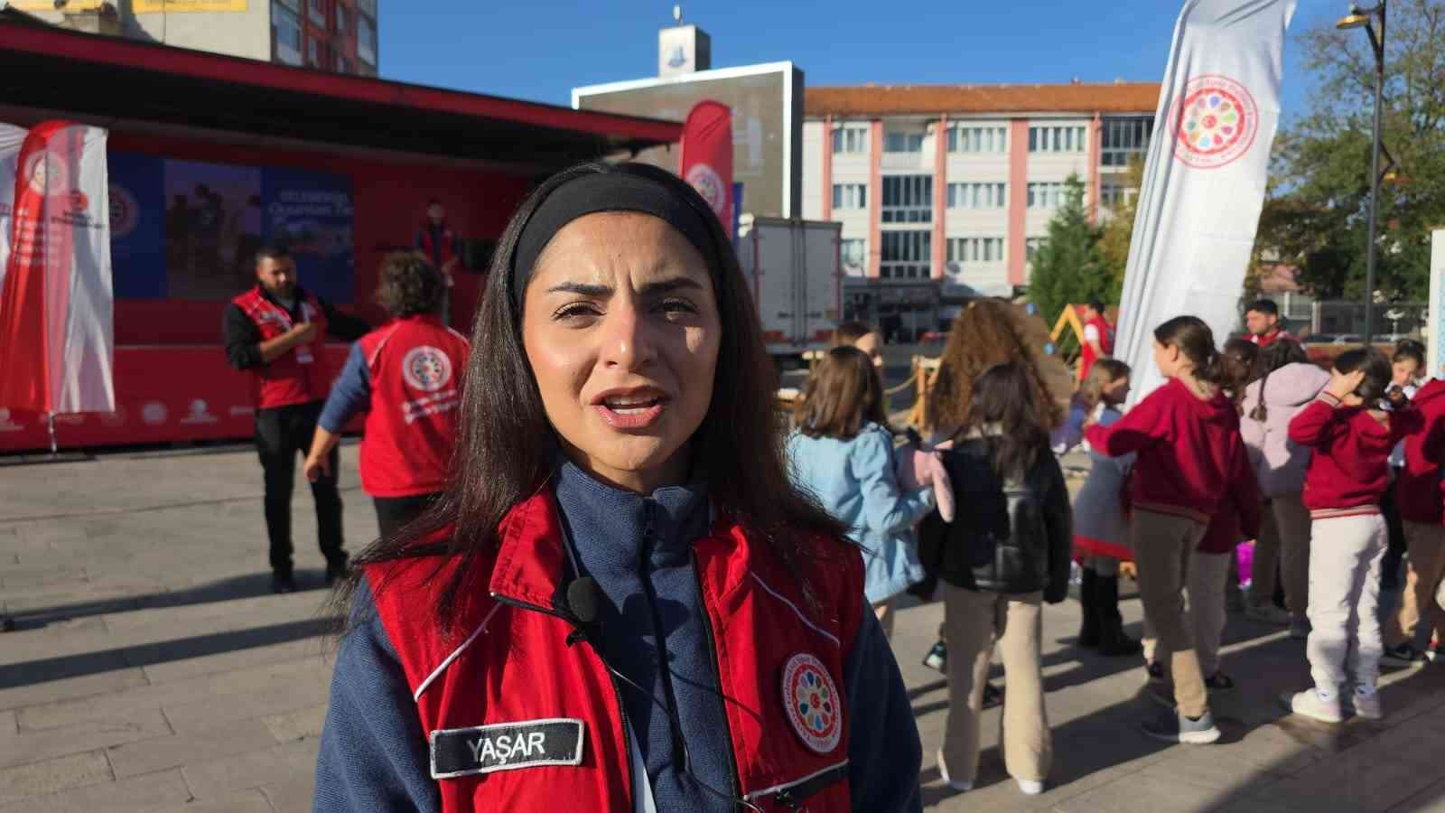 &rsquo;Geleneksel Oyun Tırı&rsquo; K&uuml;tahya&rsquo;da &ccedil;ocuklarla buluştu

