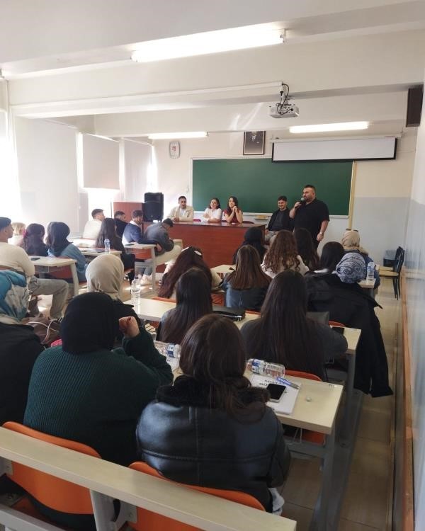 Bilecik’te ‘Bir Mezun Bir Hikâye’ söyleşisi öğrencilerle buluştu