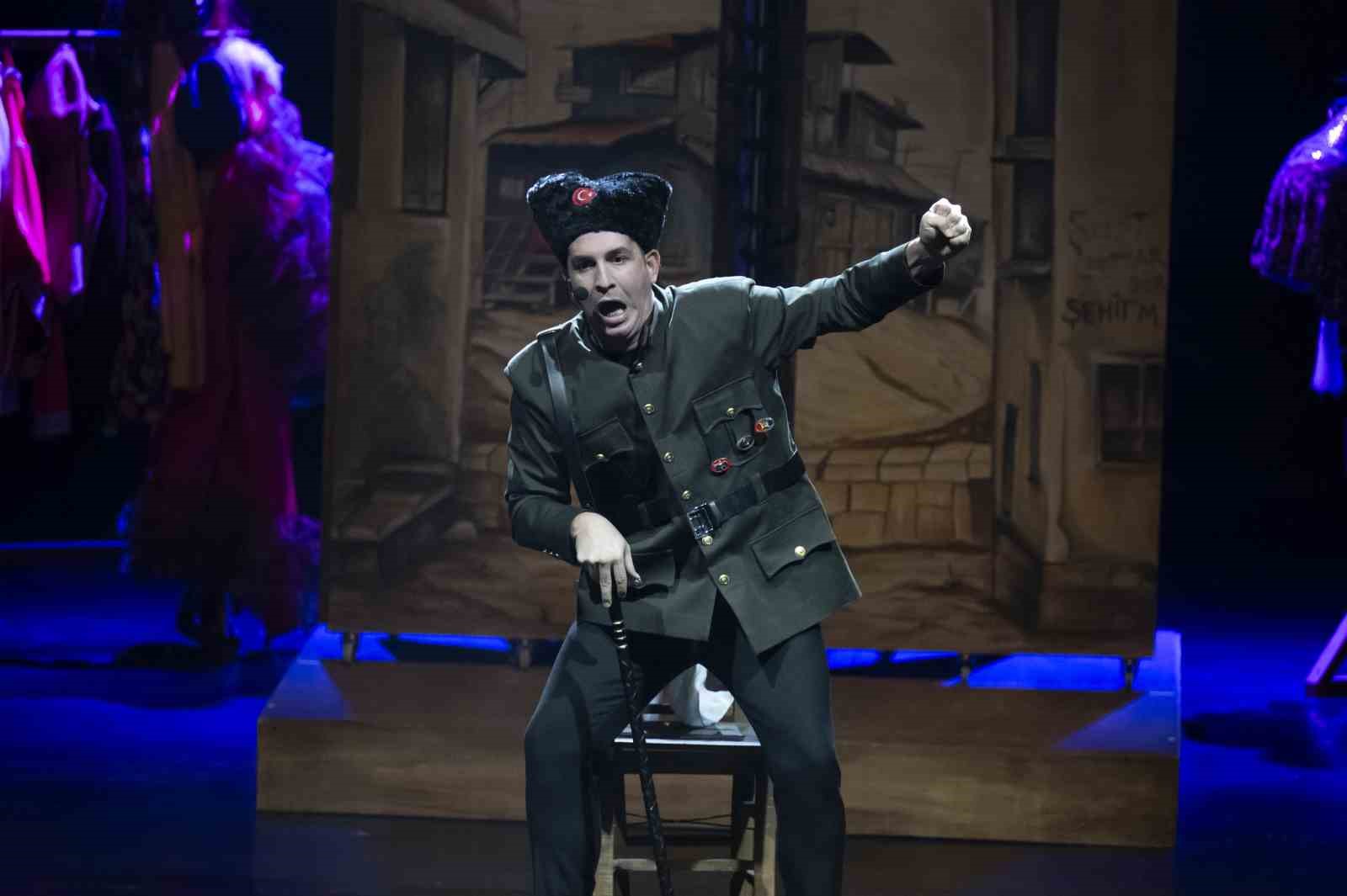 ’Eyvah Nadir’ oyunu yeniden sahnede