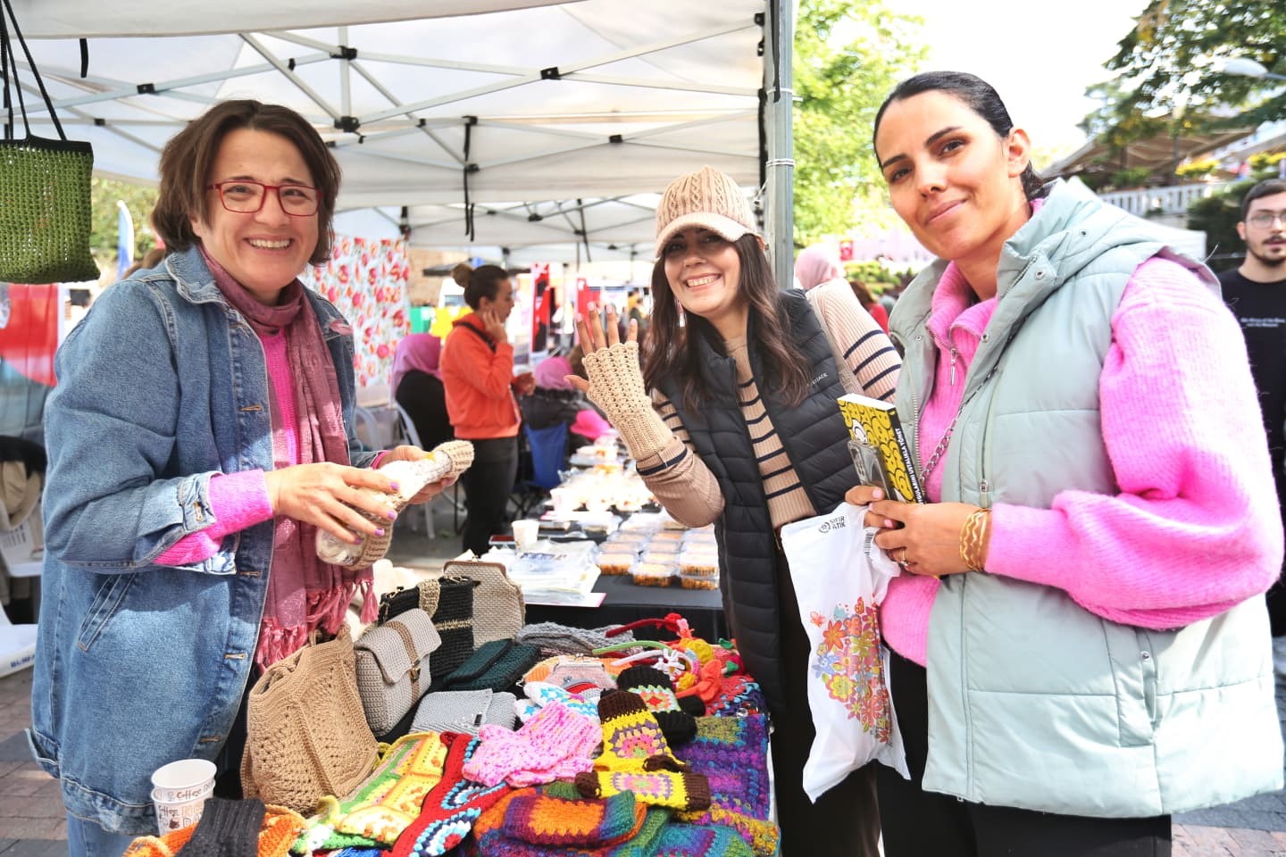 Heykel’de meydan kadınların