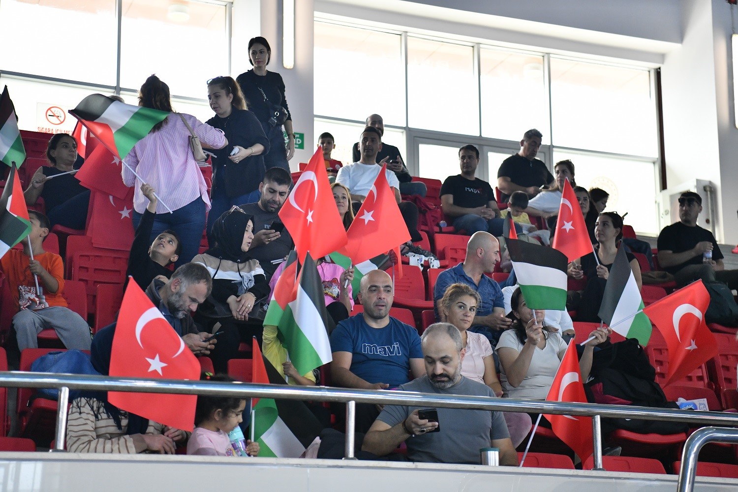 Kulaçlar Gazze için atıldı