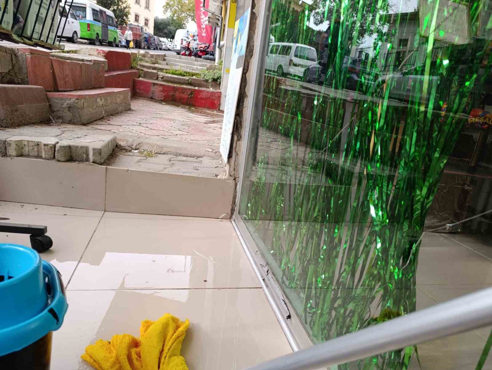 Tekirdağ&rsquo;da su patlağı esnafı mağdur etti
