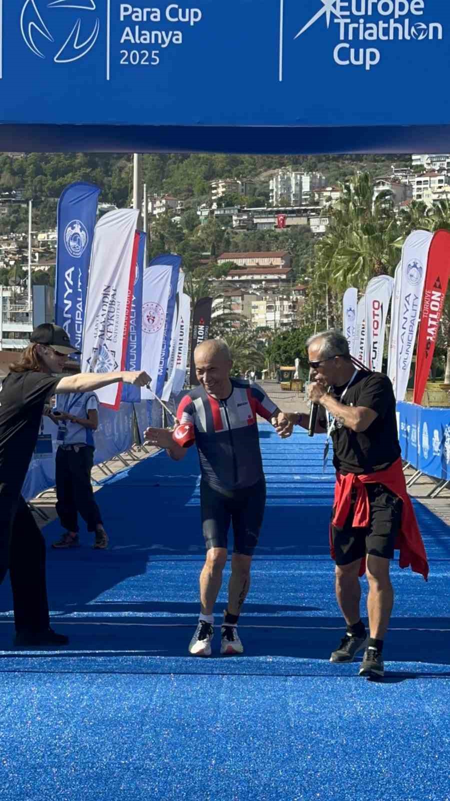 34. Uluslararası Alanya Triatlonu’nda ‘Demir Adam’ Ali Bıdı’dan çifte ikincilik