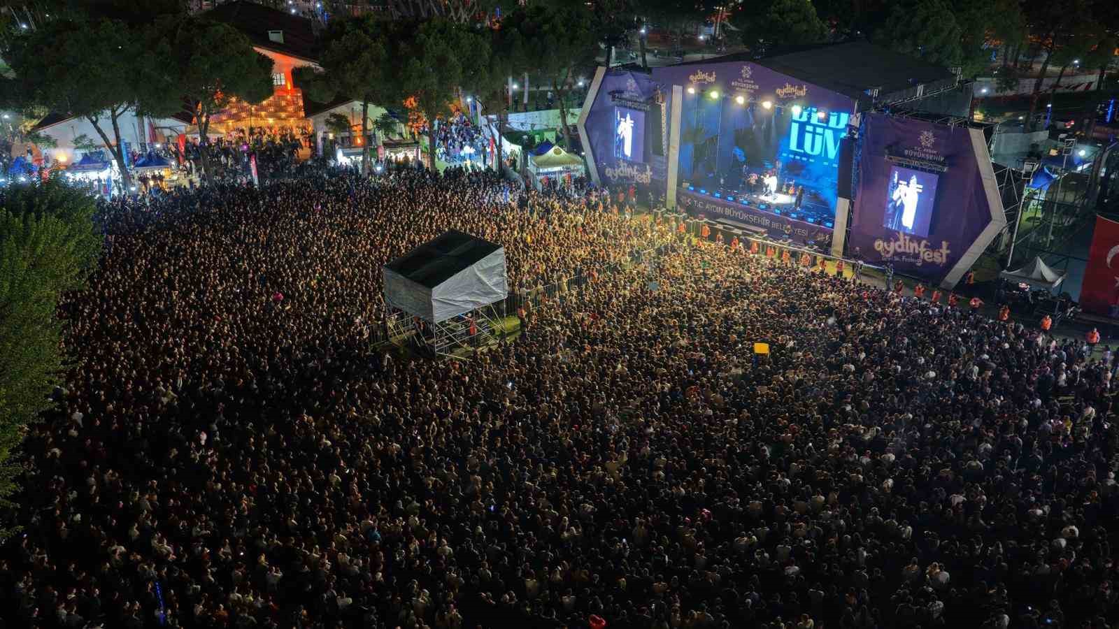 Aydınfest’te 55 bin kişi müzikle buluştu