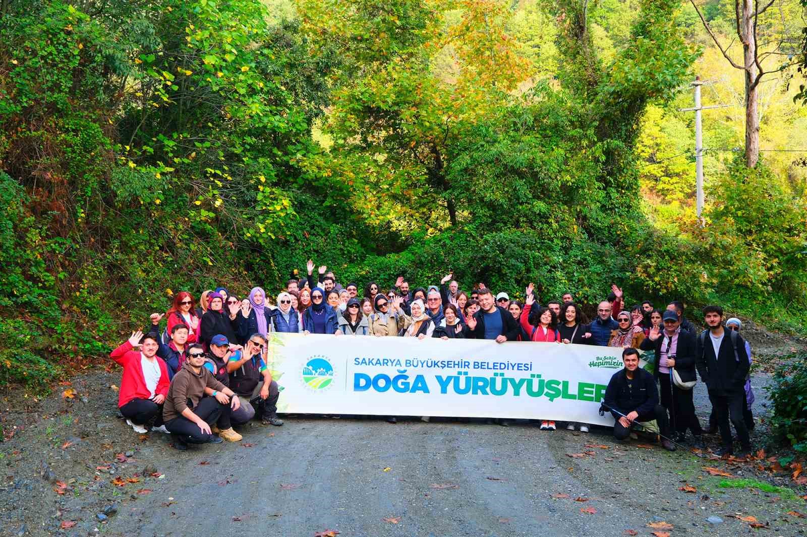 Doğa tutkunları Doğançay’da sonbaharın renklerine yürüdü