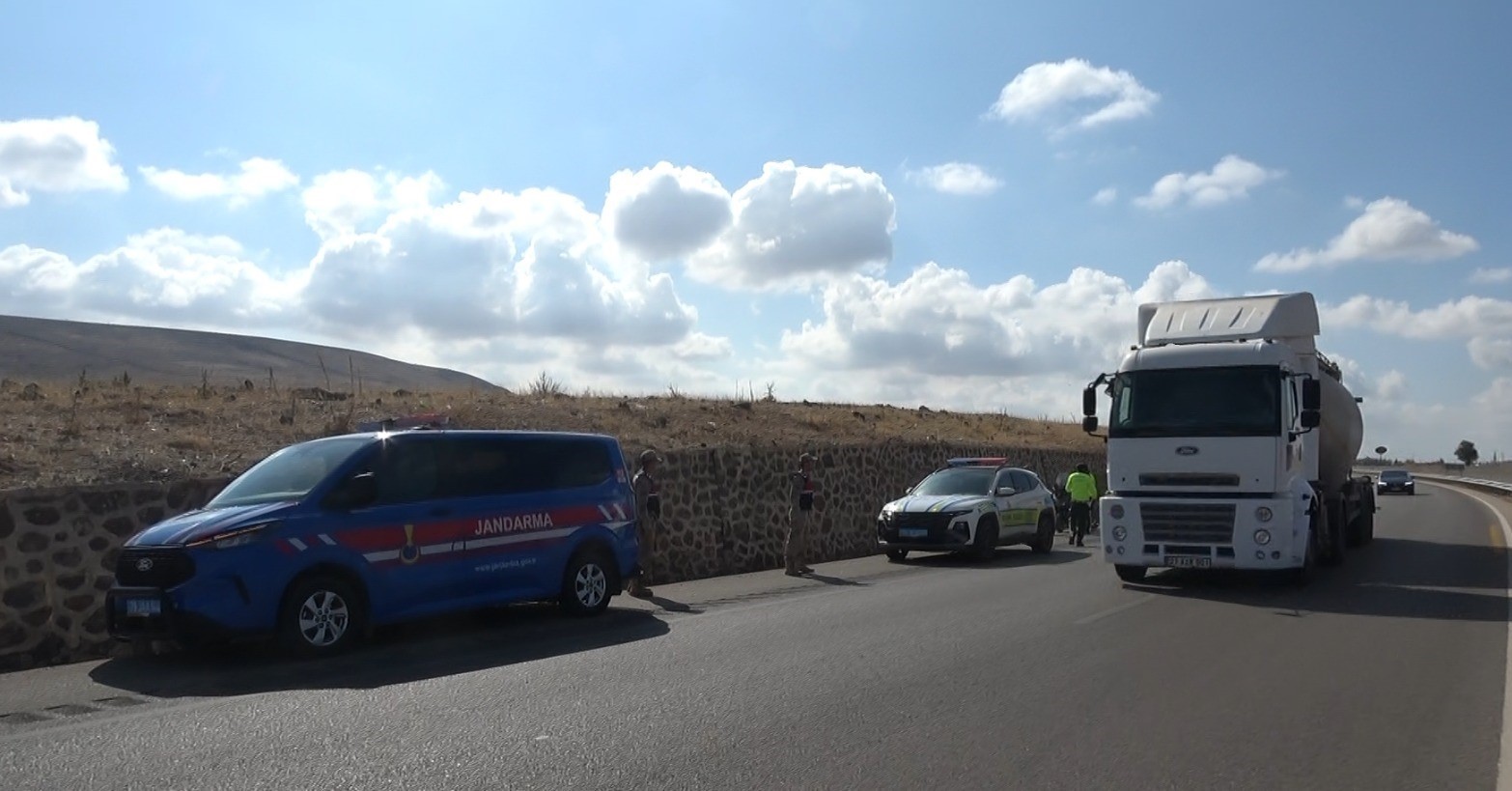 Kilis-Gaziantep karayolunda motosiklet kazası: 2 yaralı