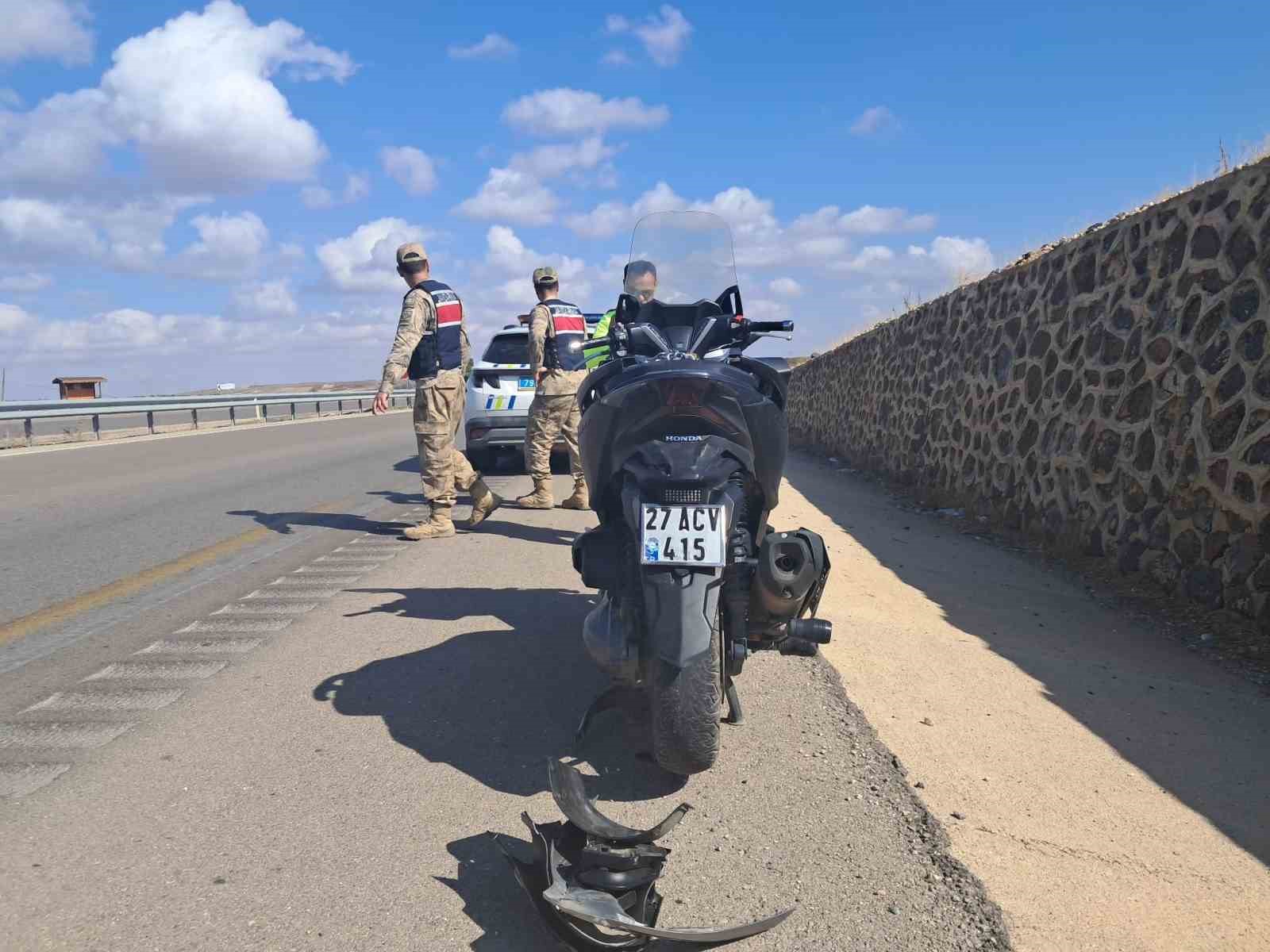 Kilis-Gaziantep karayolunda motosiklet kazası: 2 yaralı