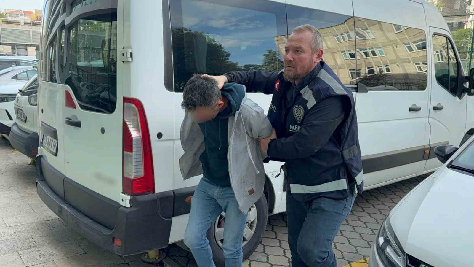 Uyuşturucu ticaretinden g&ouml;zaltına alınan iki kişi adliyeye sevk edildi
