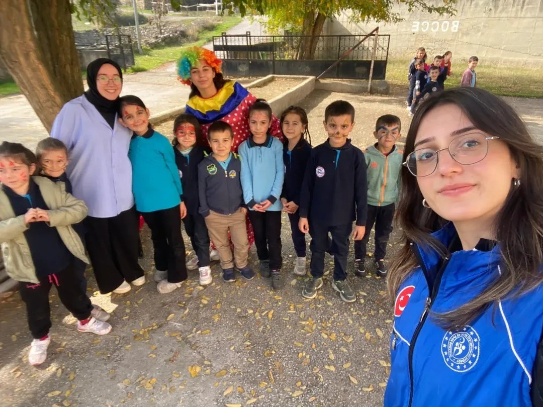 Gençler köy okullarına sevgi, enerji ve üretkenlik taşıdı
