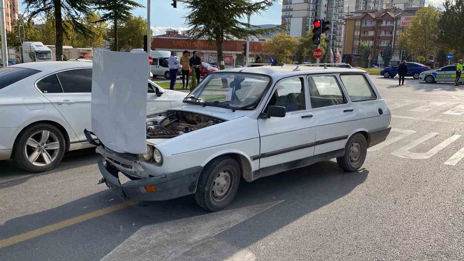 Elazığ’da zincirleme trafik kazası: 4 yaralı
