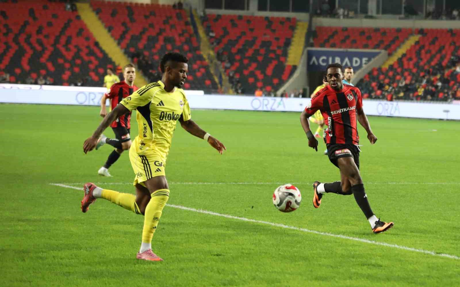 Trendyol Süper Lig: Gaziantep FK: 0 - Fenerbahçe: 2 (Maç devam ediyor)

