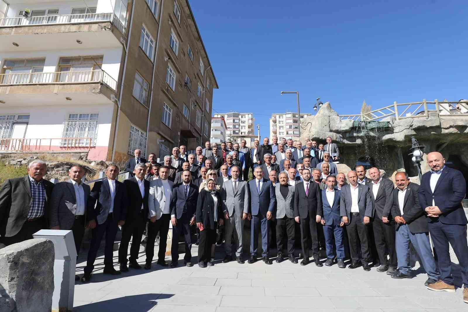 Başkan Özdemir ve Milletvekili Uzkurt muhtarlarla buluştu