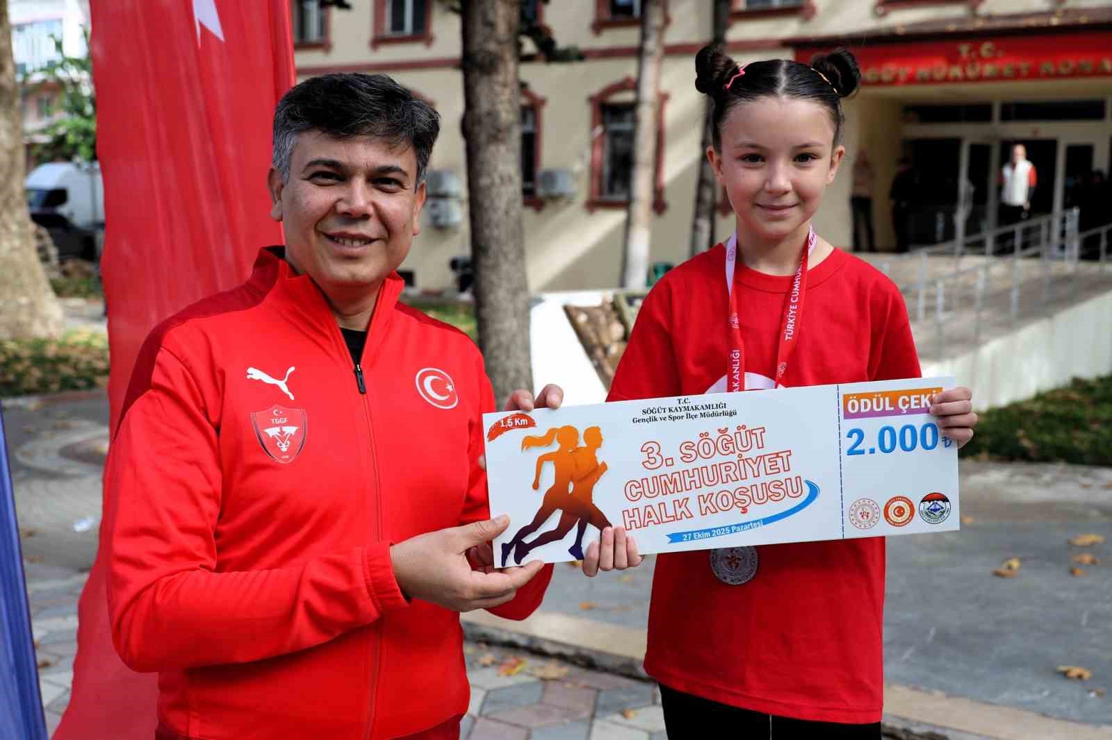 3. Cumhuriyet Halk Koşusu S&ouml;ğ&uuml;t&rsquo;te ger&ccedil;ekleşti
