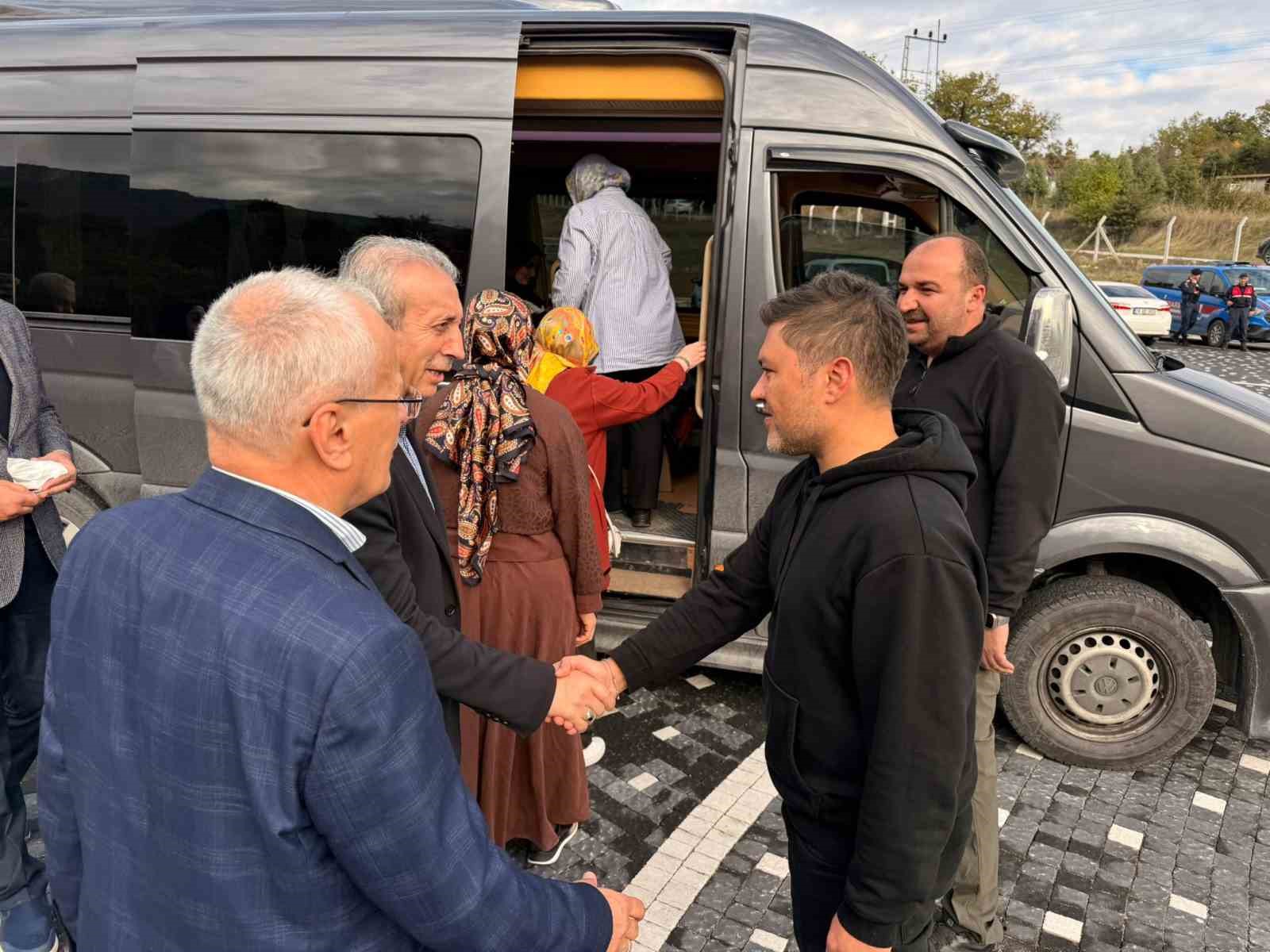Eski Tarım Bakanı Mehdi Eker safran hasadı yaptı
