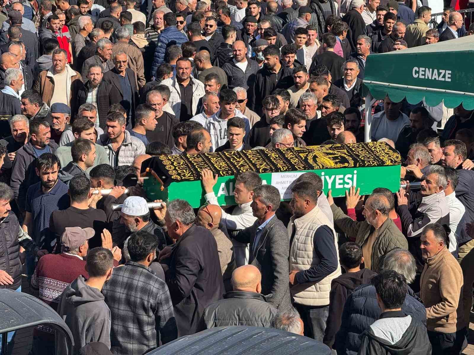 Traktör tamir ederken ağır yaralanan genç öldü