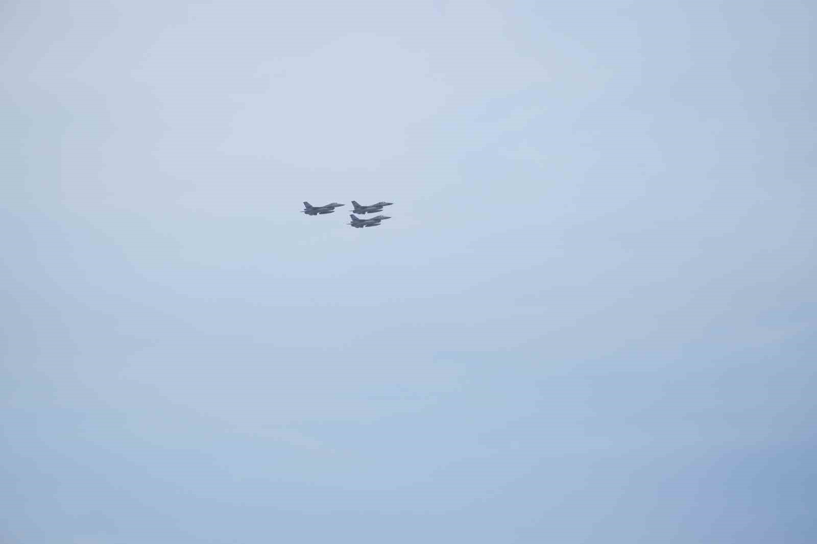 Çorum’da prova uçuşu yapan savaş uçakları nefes kesti