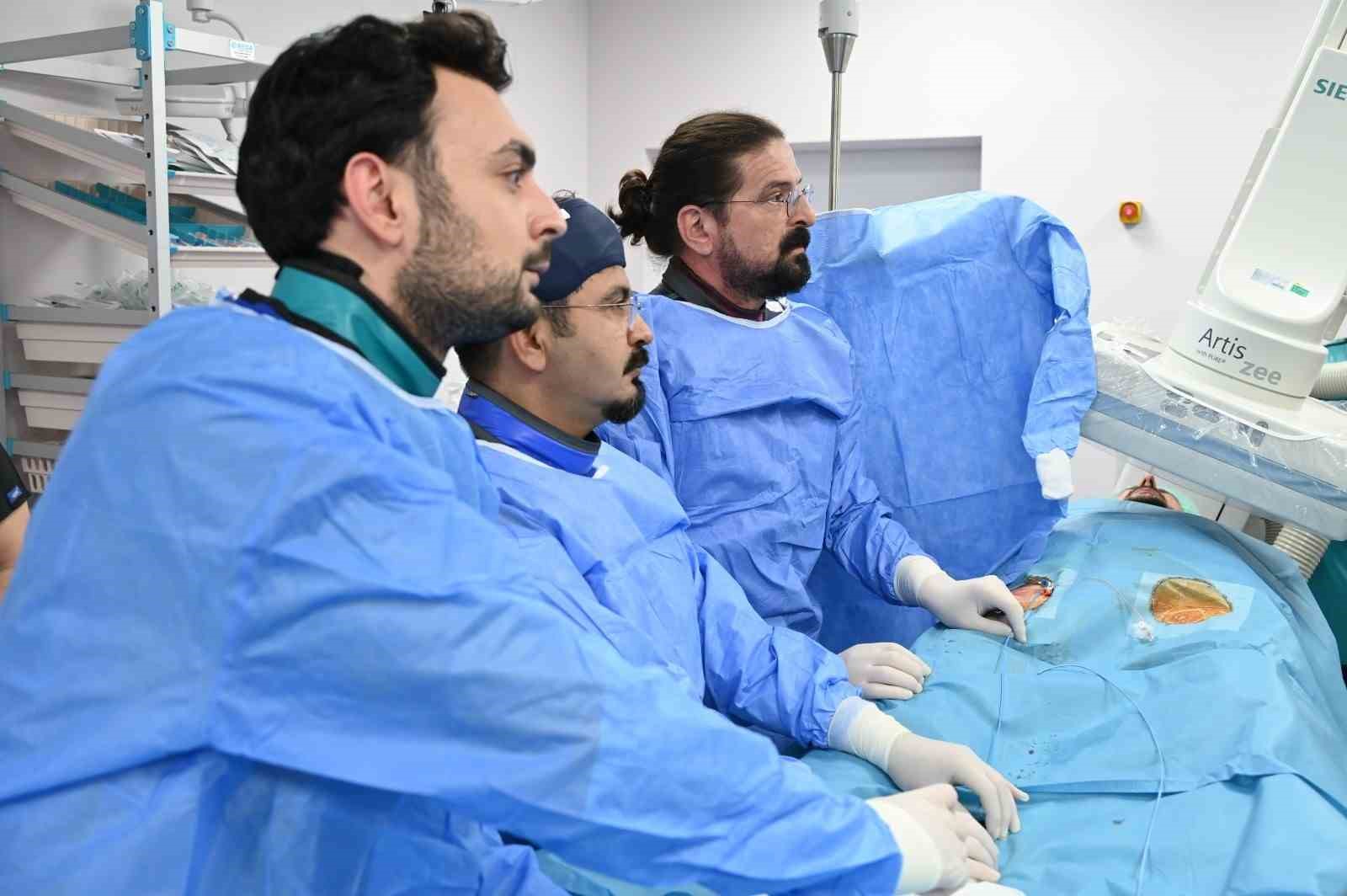 Balıkesir &Uuml;niversitesi Kardiyoloji Kliniği kalp sağlığında &ccedil;ığır a&ccedil;ıyor
