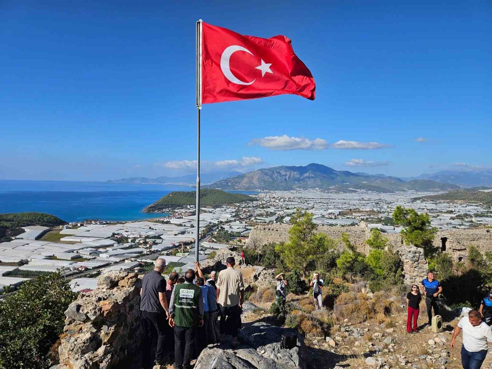 Softa Kalesinde ’Cumhuriyet Yürüyüşü ve Bayrak Değişimi Töreni’ gerçekleştirildi