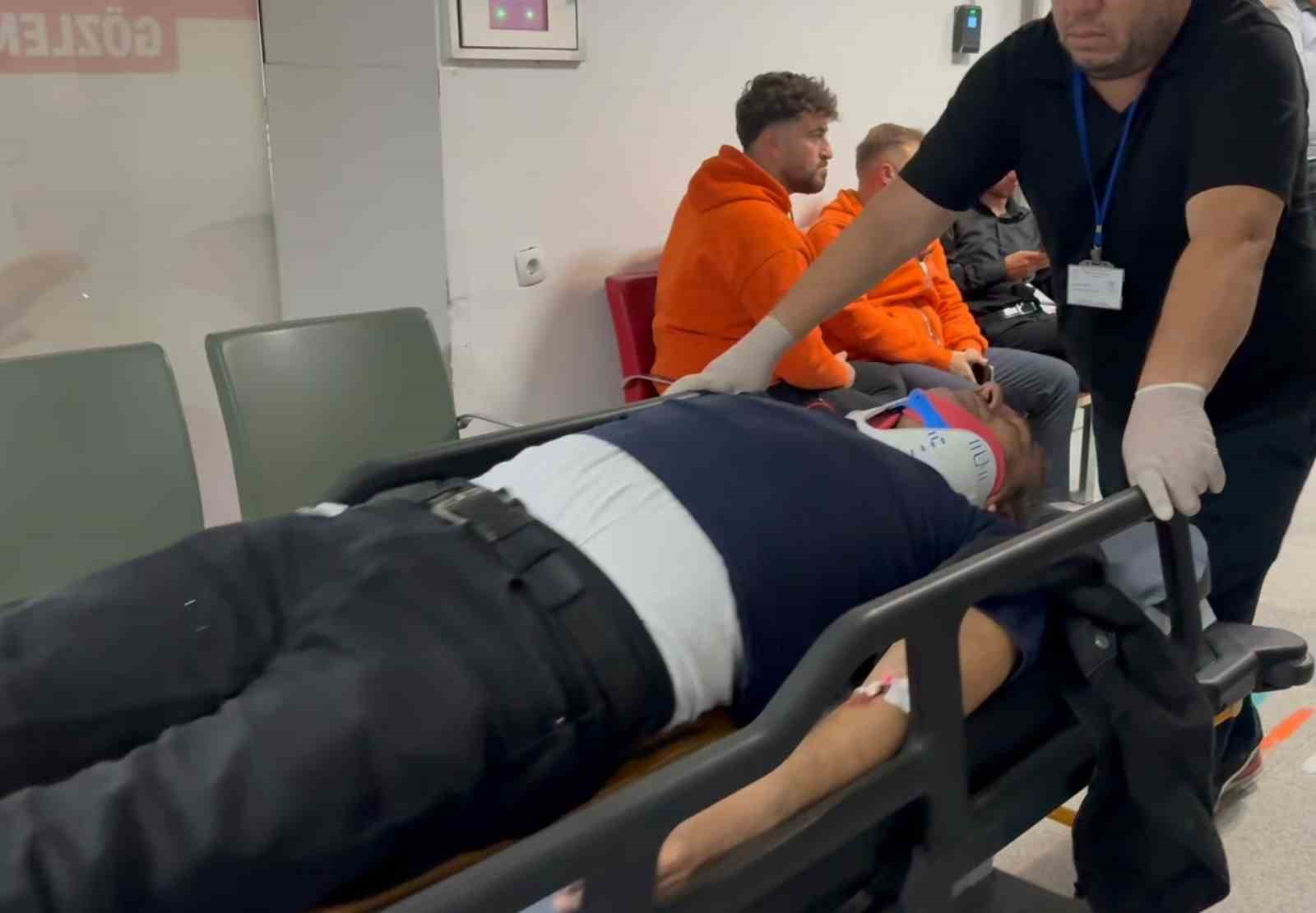 Hastaneye giden doktorun aracı ile hasta taşıyan ambulans çarpıştı: 1’i doktor 7 yaralı