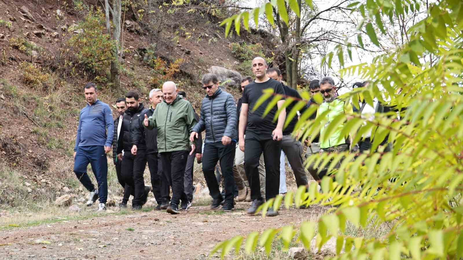 Amasya’nın zirvesinde ‘Cumhuriyet doğa yürüyüşü’
