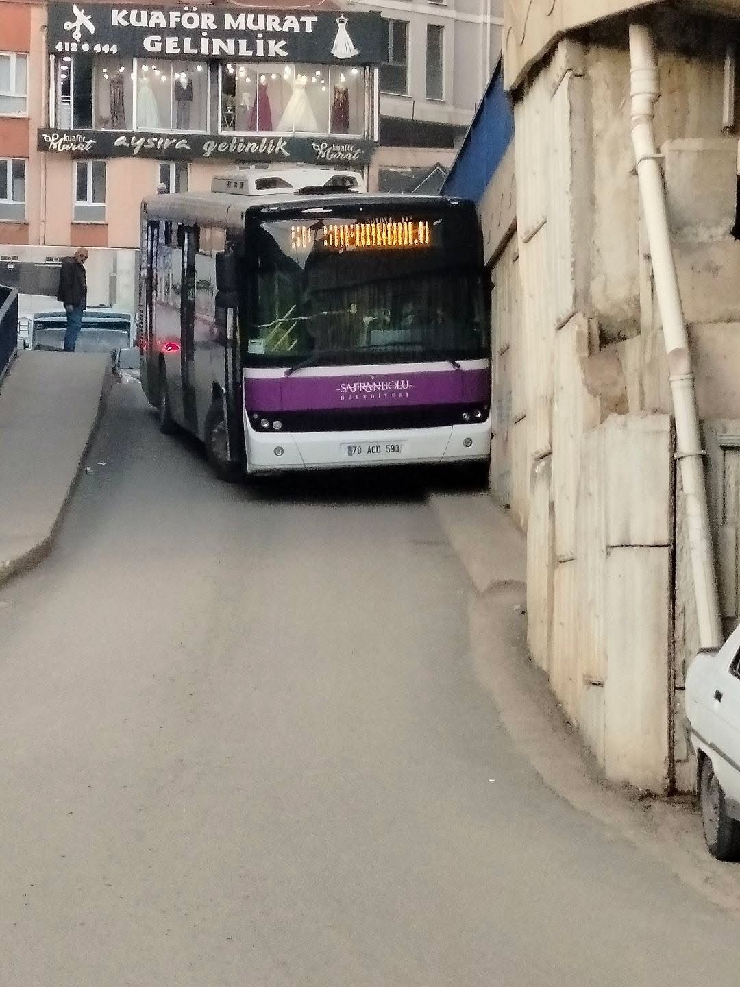 Şoförün ani manevrası faciayı önledi