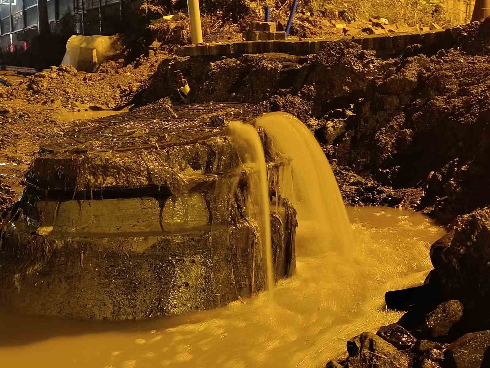 Tekirdağ&rsquo;da sağanak yağışta altyapı &ccedil;&ouml;kt&uuml;, r&ouml;garlar taştı
