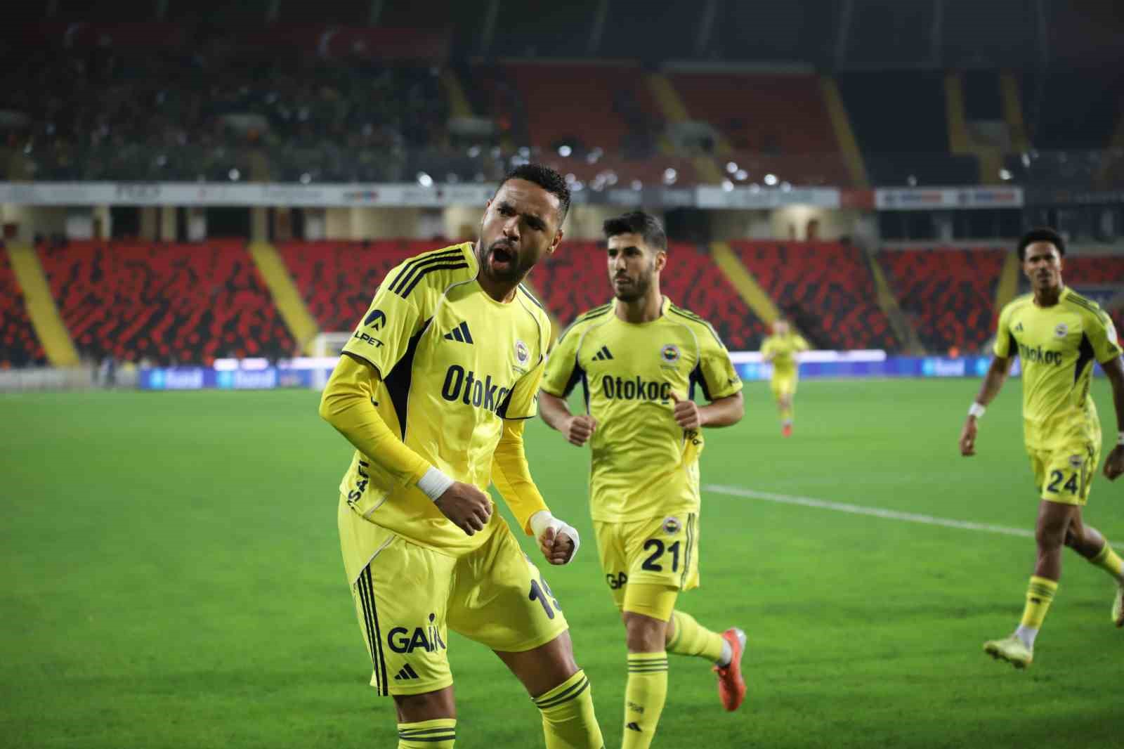 Trendyol Süper Lig: Gaziantep FK: 0 - Fenerbahçe: 2 (İlk yarı)