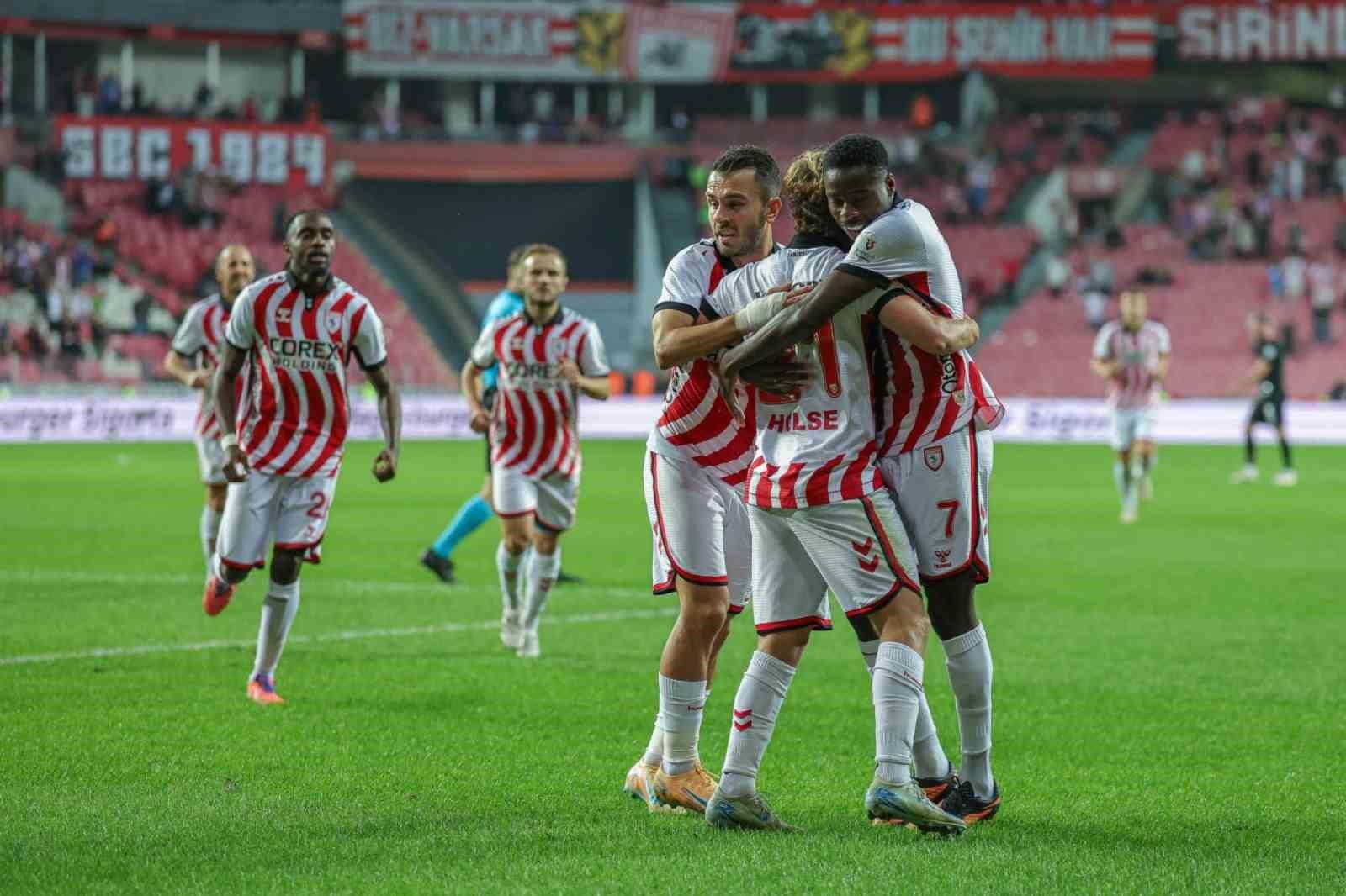 Trendyol S&uuml;per Lig: Samsunspor: 1 - &Ccedil;aykur Rizespor: 1 (İlk yarı)
