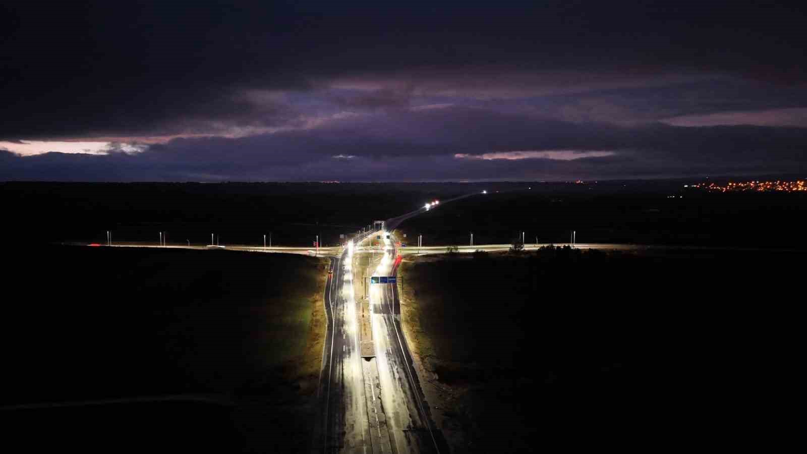 Ölümlü kazaların yaşandığı Pınarhisar-Lüleburgaz Kavşağı’nda aydınlatma çalışmaları tamamlandı
