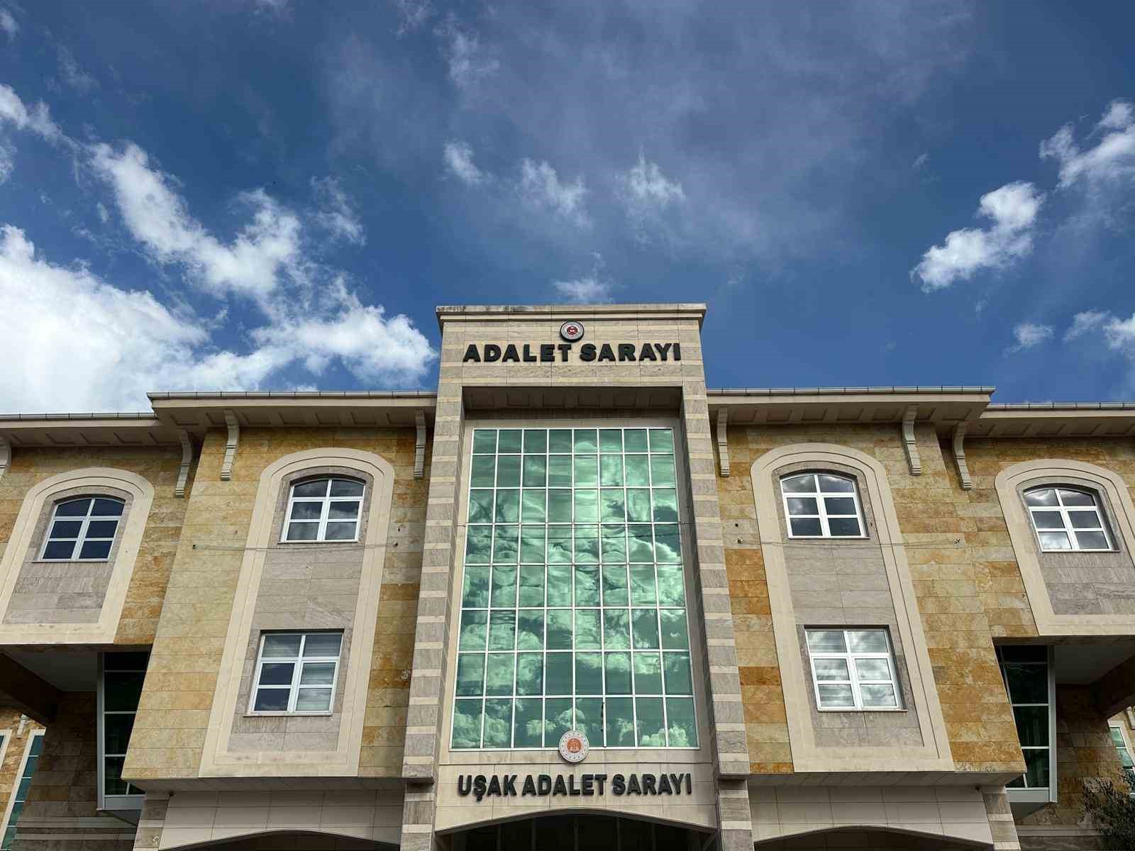 Uşak’ta babası, babaannesi ve komşusunu bıçaklayan şüpheli tutuklandı