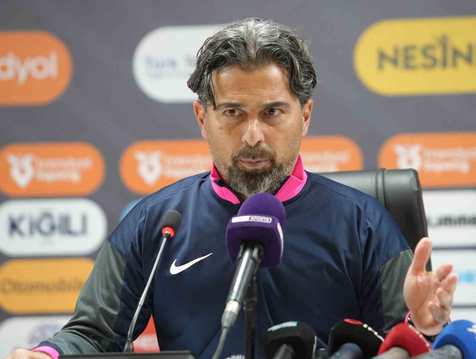 İlhan Palut: "Aldığımız 1 puan gösterdiğimiz performansa göre kötü değil"