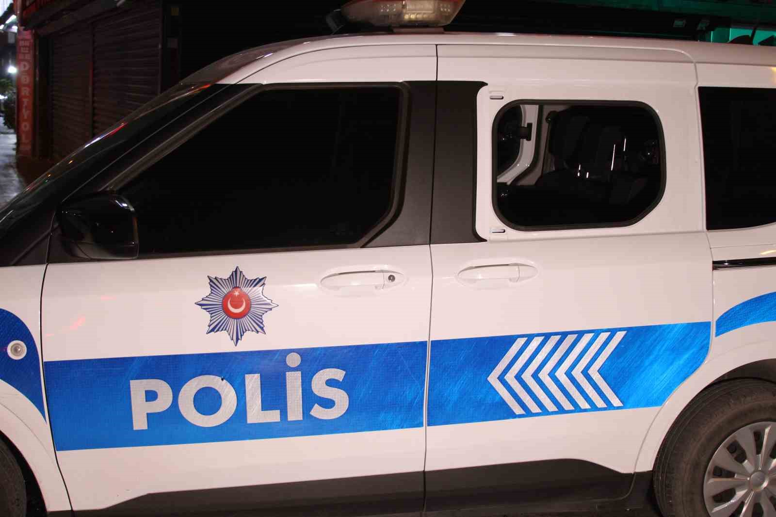 Adana&rsquo;da &ccedil;ay ocağına kurşun yağmuru: Polis aracı hedef oldu
