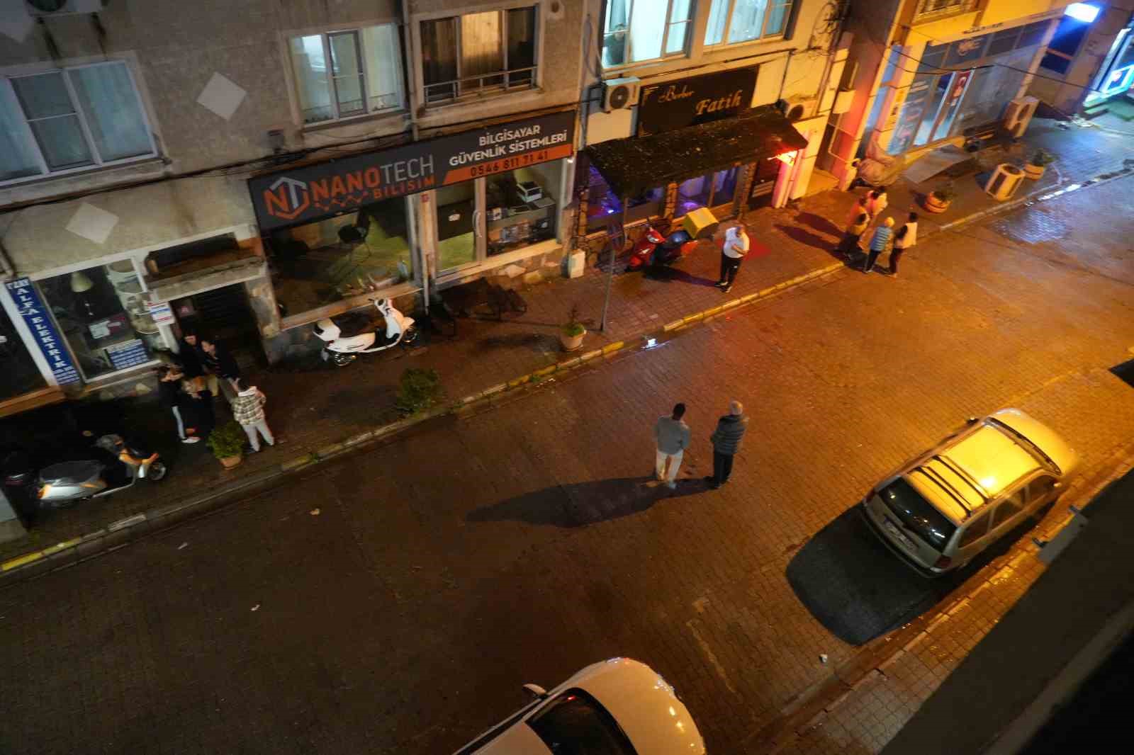 Şimşekler geceyi aydınlattı, ardından yaşanan deprem ise korkuttu
