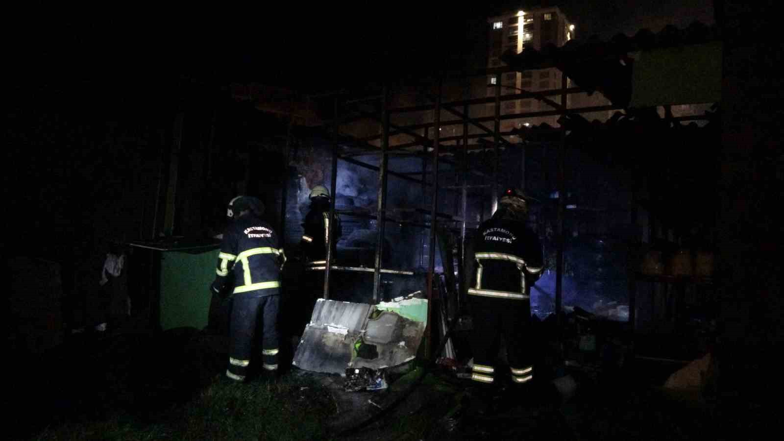 Kastamonu’da iş yerinde çıkan yangın büyümeden söndürüldü