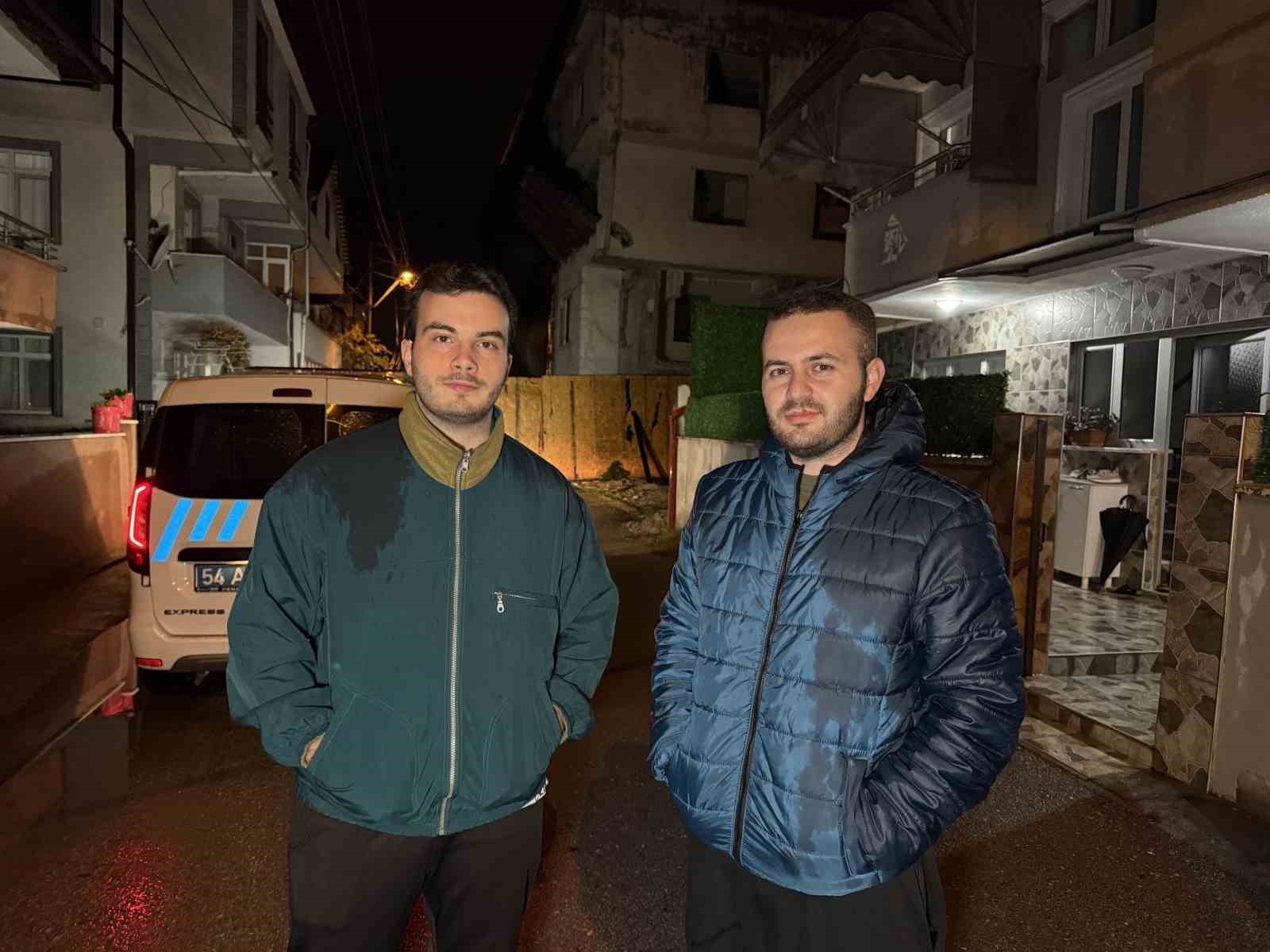 Depremin ardından hasarlı metruk bina korkuttu: Sokak trafiğe kapatıldı